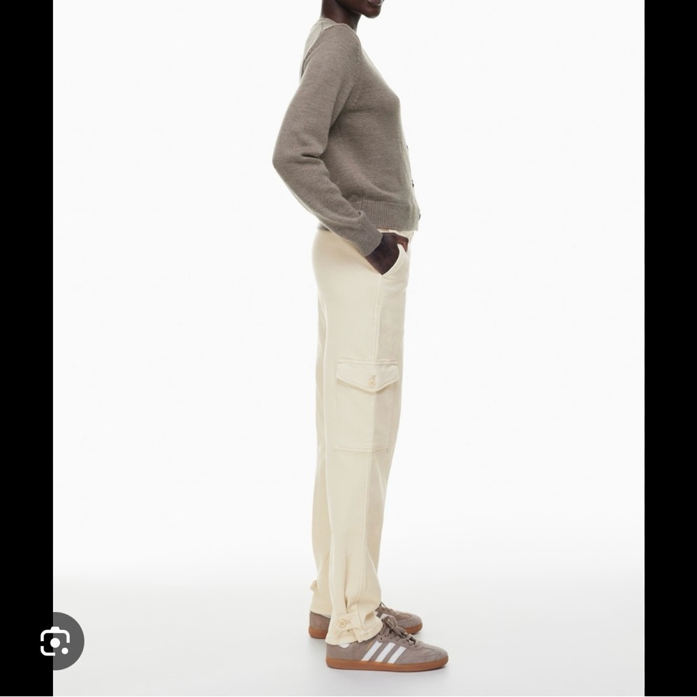 NWOT Wilfred Free MODERN CARGO PANT BIRCH Size 8
Ivory cargo pant Item no:79267